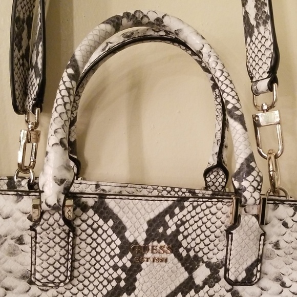 GUESS handbag - Picture 2 of 8